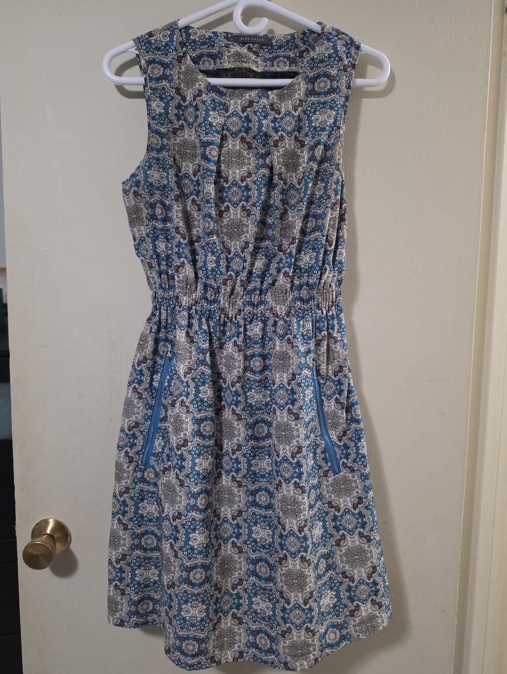 Suzy Shier Sleeveless Paisley Printed Elastic-Waist Dress with Zip Pockets